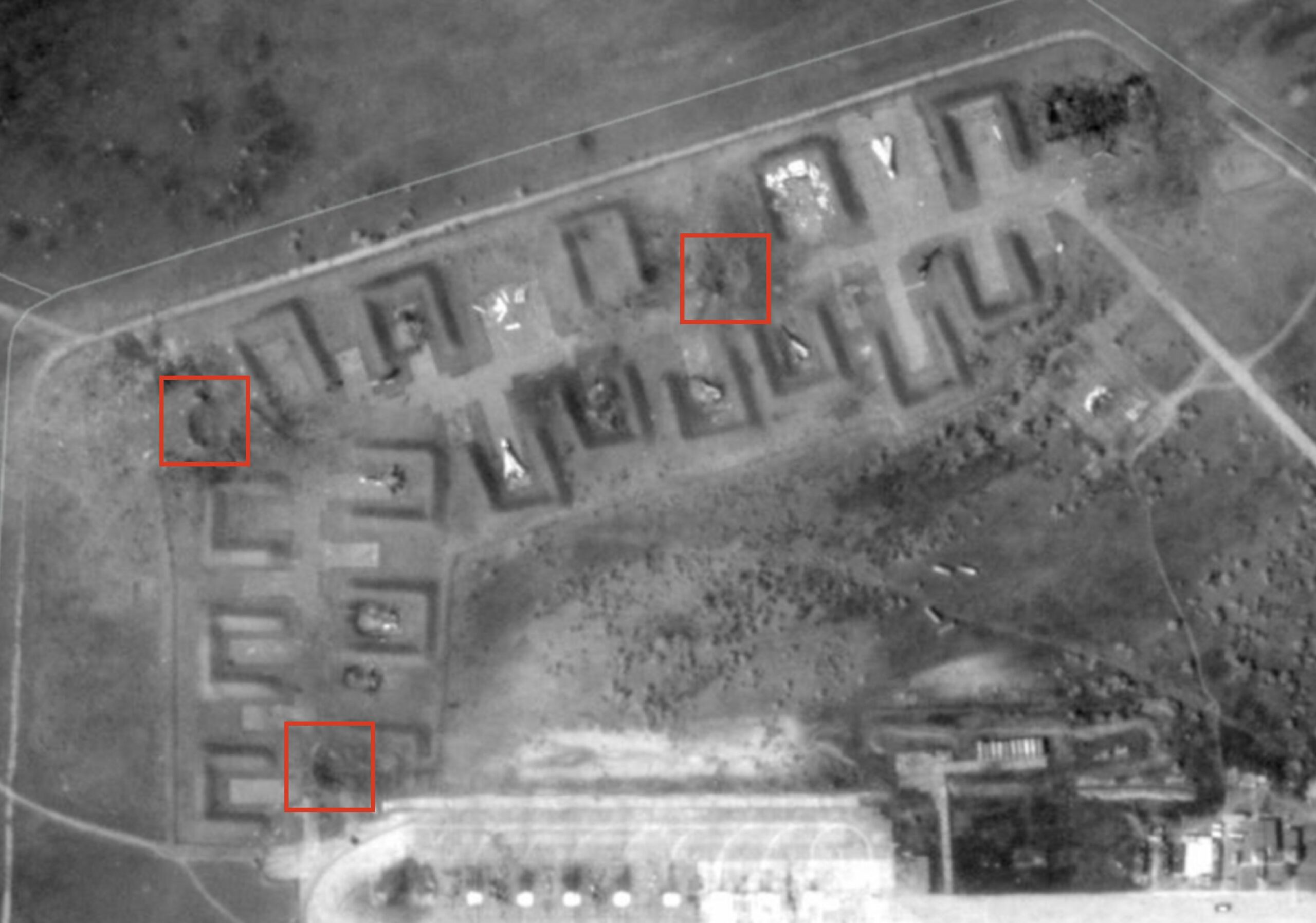 Взрывы на аэродроме в Крыму: в Сети опубликованы первые спутниковые снимки - 5 - изображение
