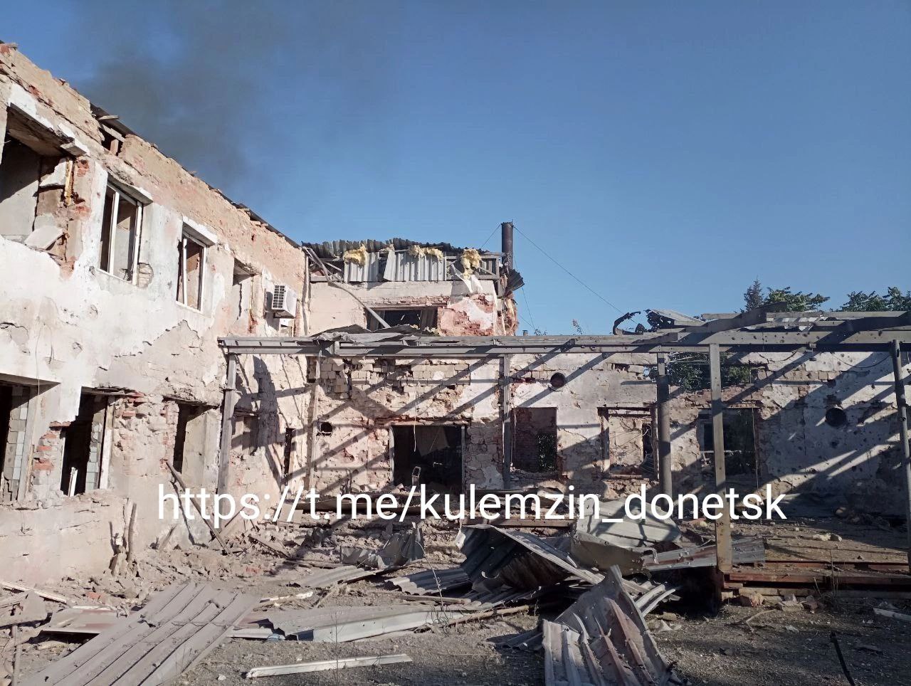 В Донецке обстреляли хлебозавод и склады предприятия, есть пострадавшие — «мэр» (фото, видео) - 6 - изображение