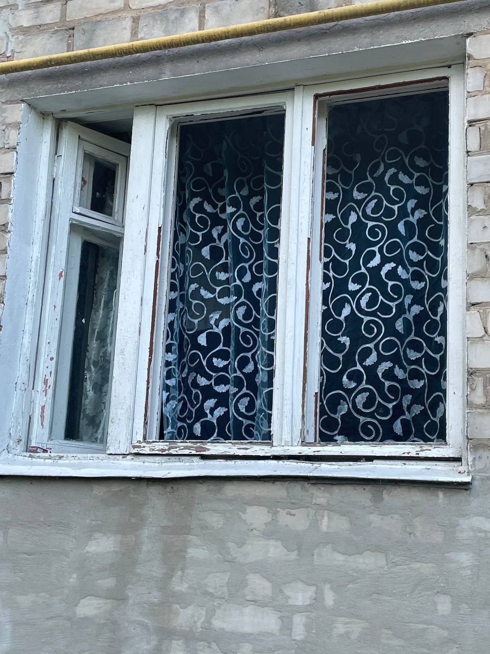 В Запорожье обстреляли объекты инфраструктуры, повреждены жилые дома — горсовет (фото) - 2 - изображение