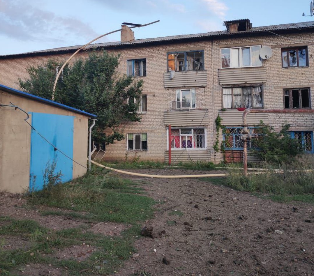 Голова ОВА: у Костянтинівці обстріляли школу, у Торецьку – будинки (фото) - 3 - изображение