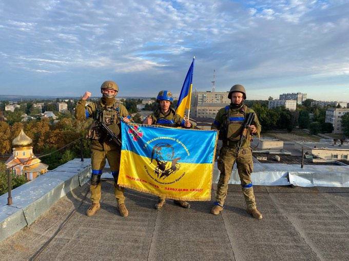 В Сети появились фото с украинскими военными в Купянске - 1 - изображение