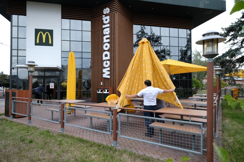 В Киеве впервые с начала войны заработал McDonald’s: что изменилось (фото) - 1 - изображение