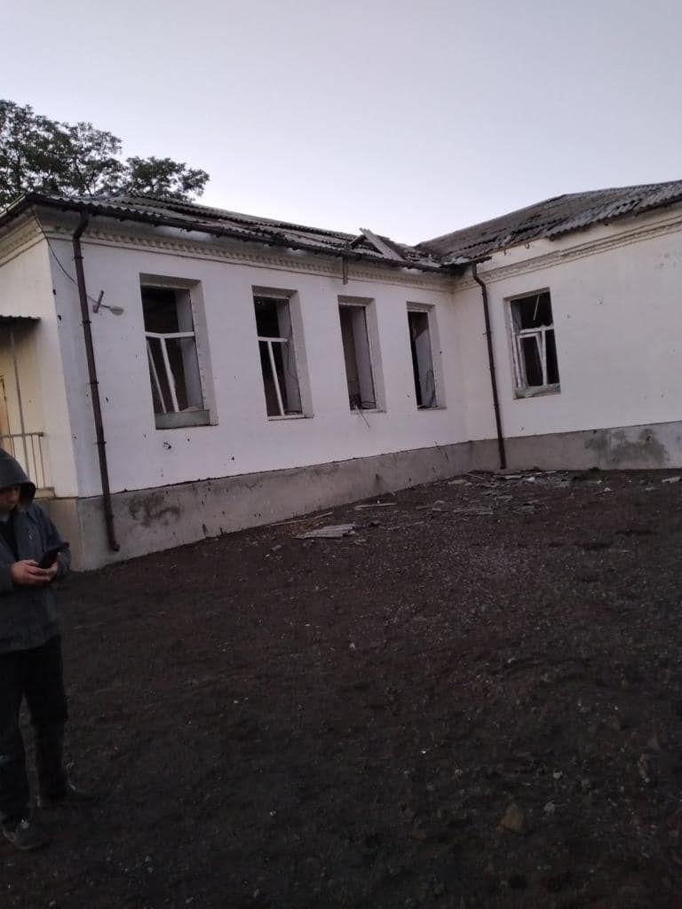 В Славянске из-за обстрела «сложился» подъезд жилого дома — мэр (фото, видео) - 9 - изображение
