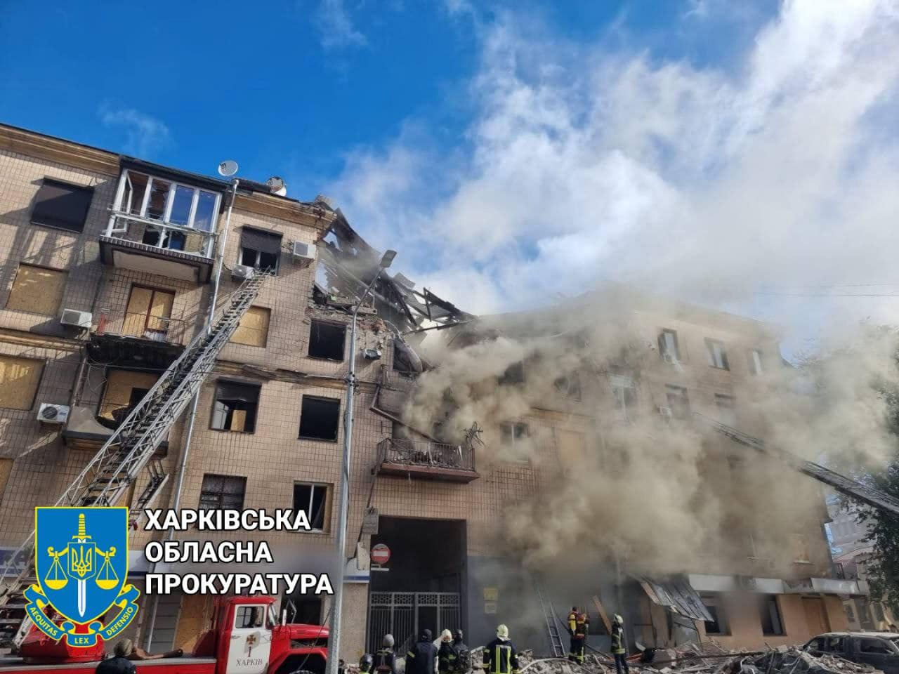 В Харькове ракета попала в крышу пятиэтажки, на месте разбирают завалы — прокуратура (фото) - 1 - изображение