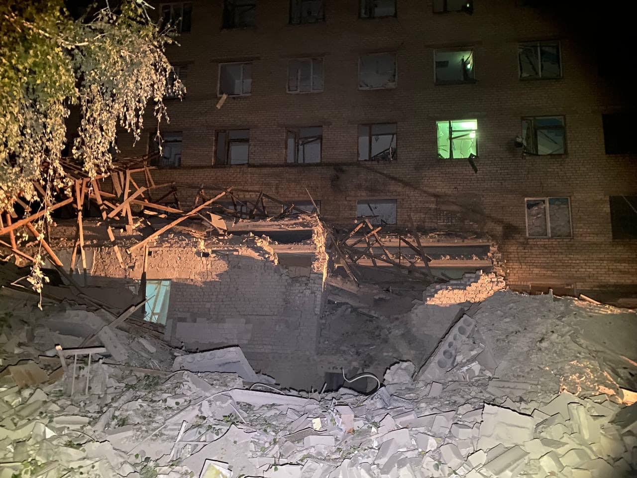 Обстрел Краматорска: ракета попала в перинатальный центр, есть разрушения — мэр (фото, видео) - 5 - изображение