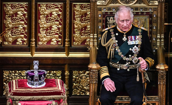 Принц Чарльз стал новым королём Великобритании и взял себе новое имя - 1 - изображение