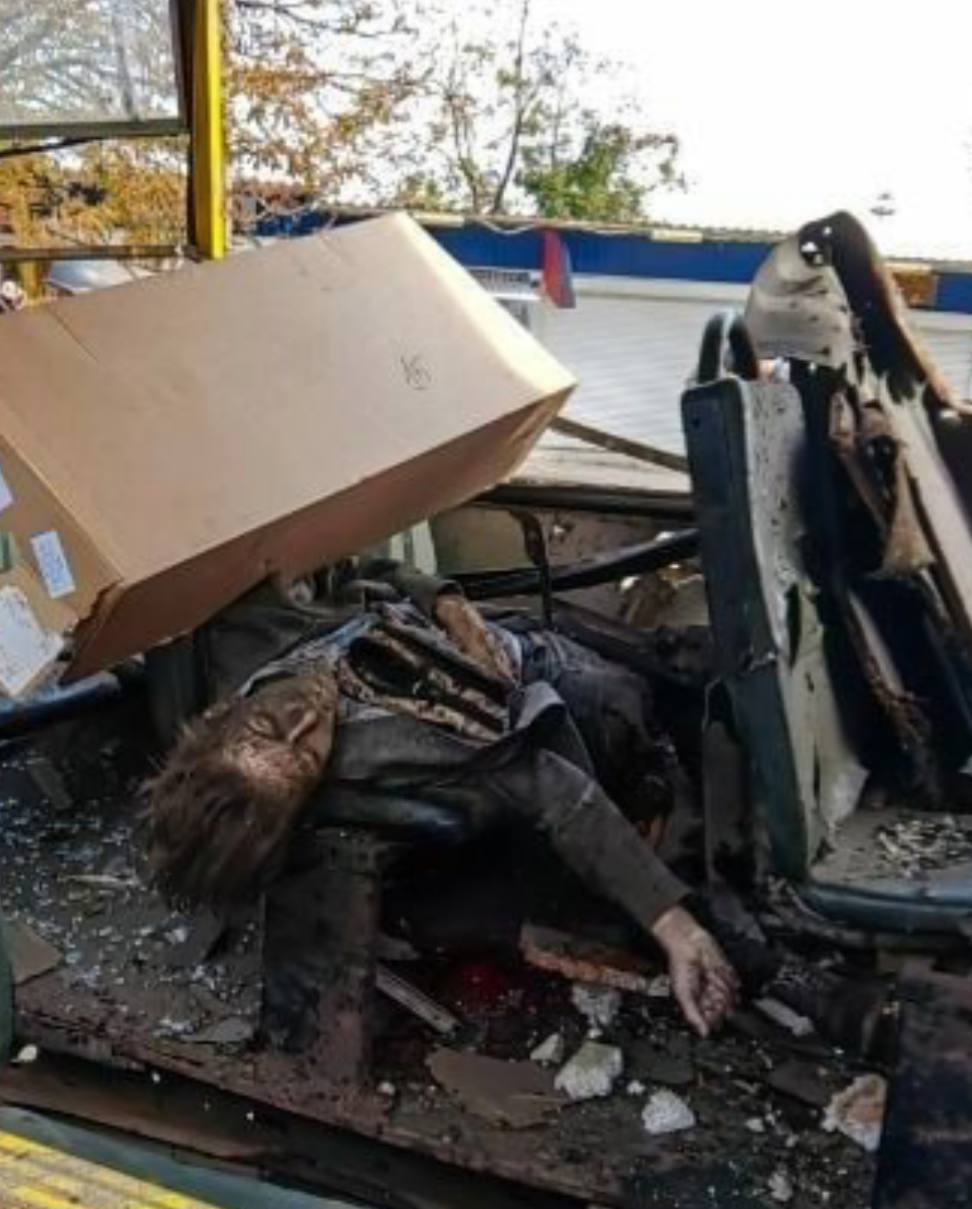 В центре Донецка обстреляли Крытый рынок: 6 погибших, 6 раненых — «мэр» (фото, видео 18+) - 1 - изображение