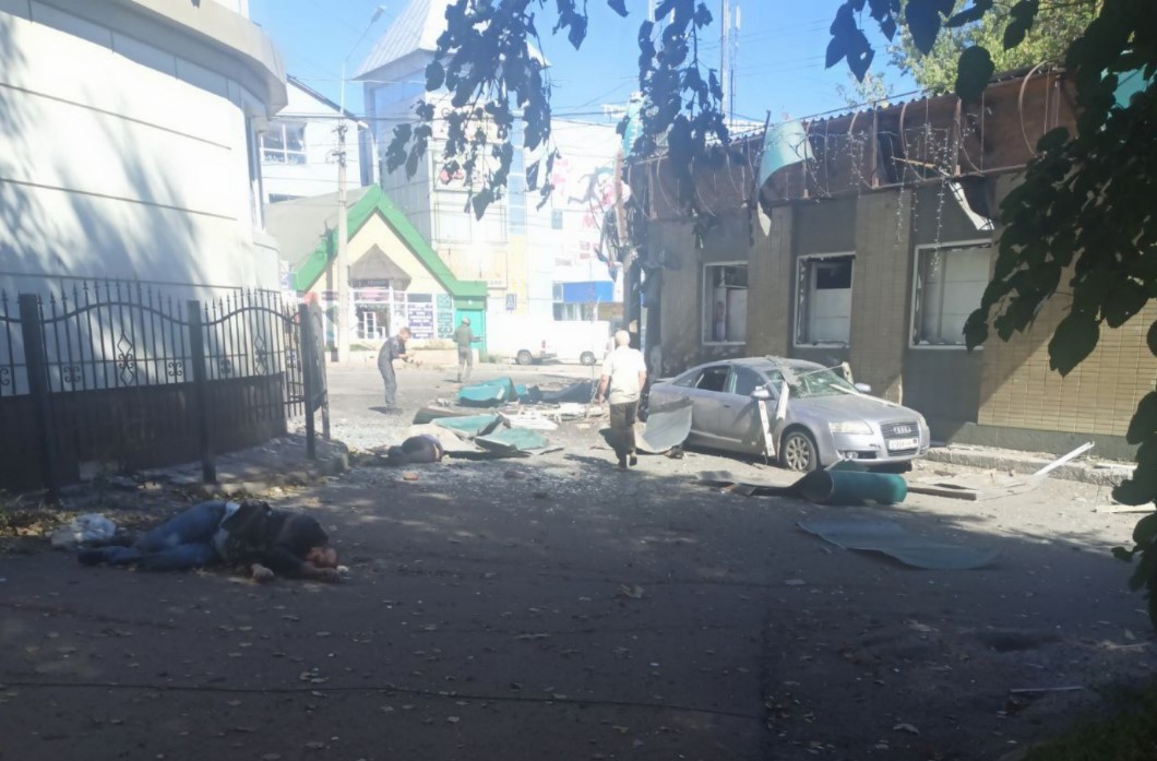 Обстрел Донецка: в «ДНР» заявили о гибели 13 человек, в том числе двух детей (фото, видео 18+) - 4 - изображение