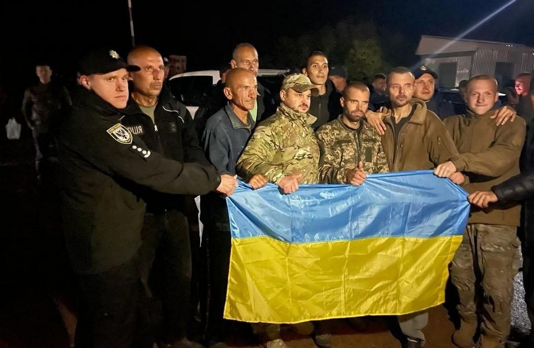 СМИ сообщили об обмене части украинских военнопленных, находившихся на «Азовстали» (фото) - 1 - изображение