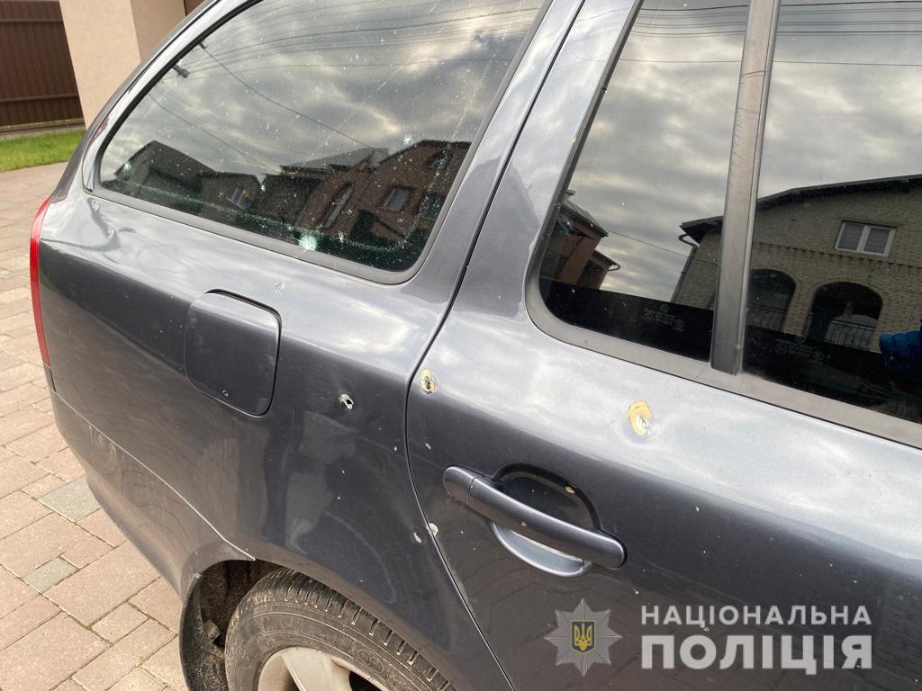 Во Львове житель Харькова бросил гранаты в полицейских и их авто (фото) - 3 - изображение