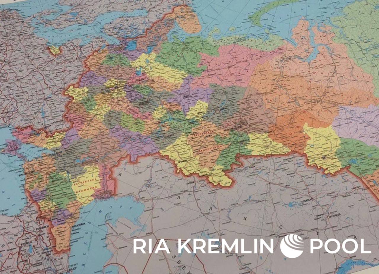 В РФ начали выпускать карты, на которых часть Украины изображена как российская территория - 1 - изображение