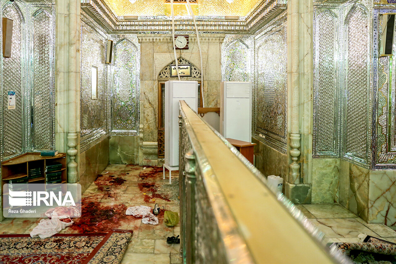 В Иране открыли стрельбу у мавзолея Шах-Черах: 15 погибших, десятки раненых (фото) - 9 - изображение