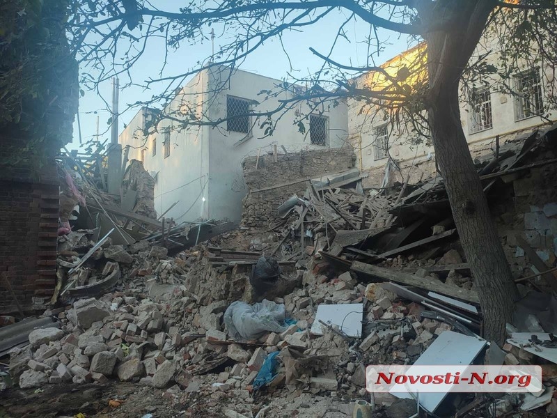 Обстрел Николаева: повреждены многоэтажки, сквер и цветочный рынок, есть жертва – ОВА (фото, видео) - 1 - изображение
