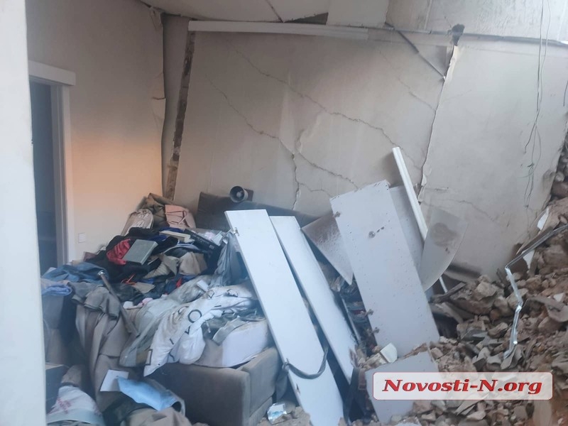 Обстрел Николаева: повреждены многоэтажки, сквер и цветочный рынок, есть жертва – ОВА (фото, видео) - 2 - изображение