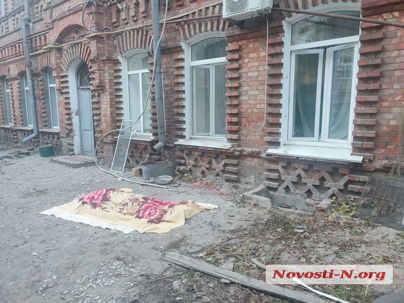 Обстрел Николаева: повреждены многоэтажки, сквер и цветочный рынок, есть жертва – ОВА (фото, видео) - 3 - изображение