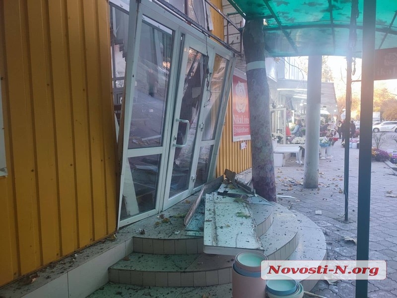 Обстрел Николаева: повреждены многоэтажки, сквер и цветочный рынок, есть жертва – ОВА (фото, видео) - 9 - изображение