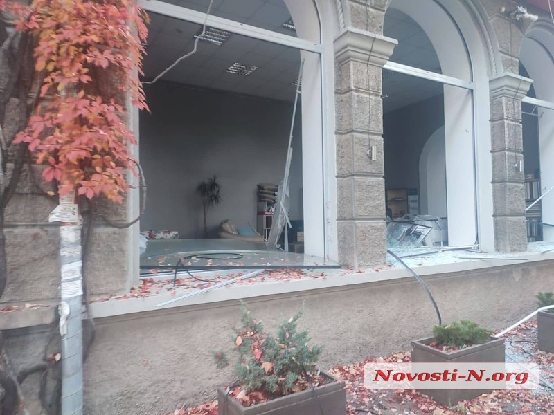 Обстрел Николаева: повреждены многоэтажки, сквер и цветочный рынок, есть жертва – ОВА (фото, видео) - 10 - изображение