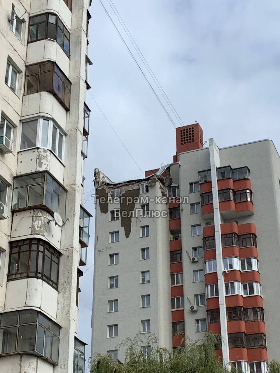 У Бєлгороді уламки ракети впали на багатоповерхівку, є руйнування – ЗМІ (фото, відео) - 7 - изображение