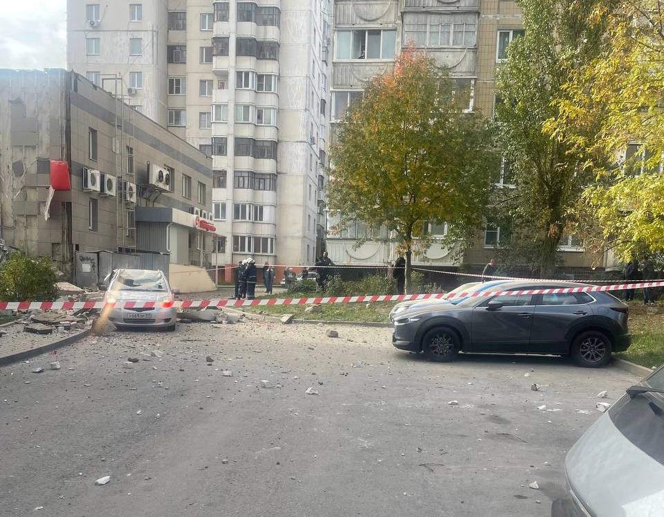 У Бєлгороді уламки ракети впали на багатоповерхівку, є руйнування – ЗМІ (фото, відео) - 6 - изображение