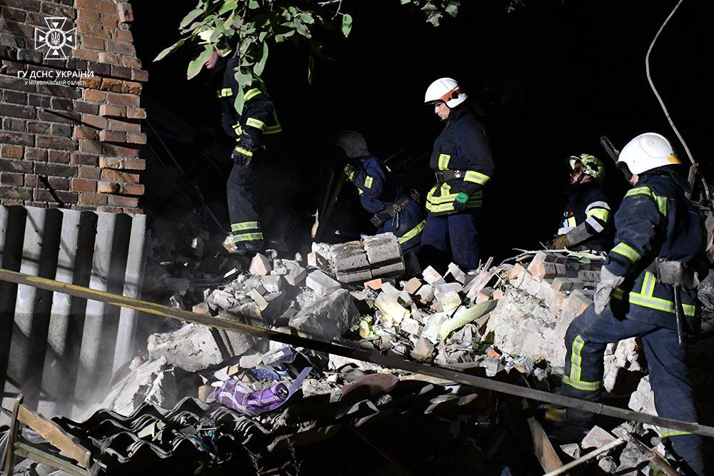 Обстрел Николаева: повреждены многоэтажки, сквер и цветочный рынок, есть жертва – ОВА (фото, видео) - 6 - изображение