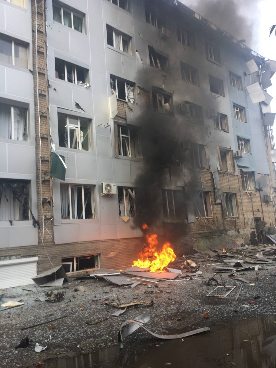 Мэр Мелитополя сообщил о взрыве авто возле местного отделения ФСБ (фото, видео) - 1 - изображение