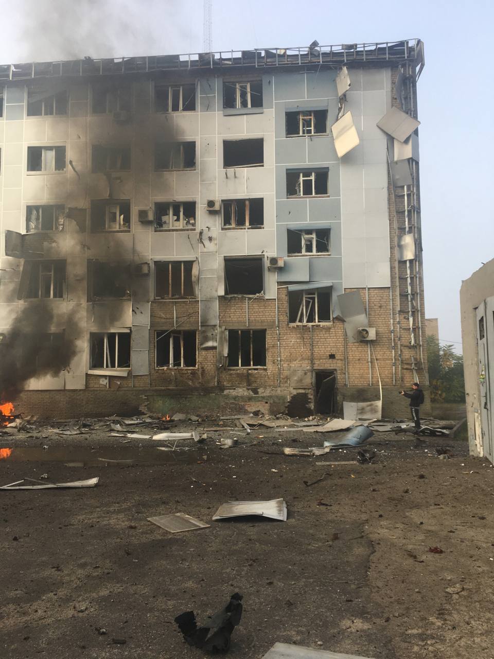 Мэр Мелитополя сообщил о взрыве авто возле местного отделения ФСБ (фото, видео) - 2 - изображение