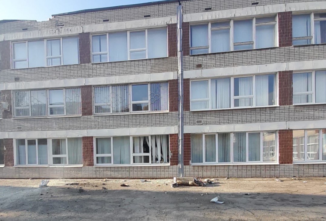 В Запорожье обстреляли многоэтажку, школу и объекты инфраструктуры: 5 раненых – горсовет (фото) - 3 - изображение