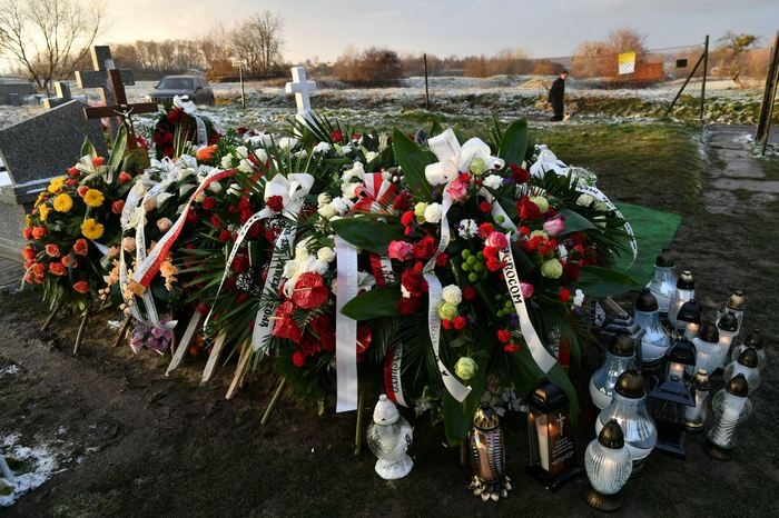 В Польше похоронили одного из фермеров, погибших из-за падения ракеты (фото, видео) - 7 - изображение