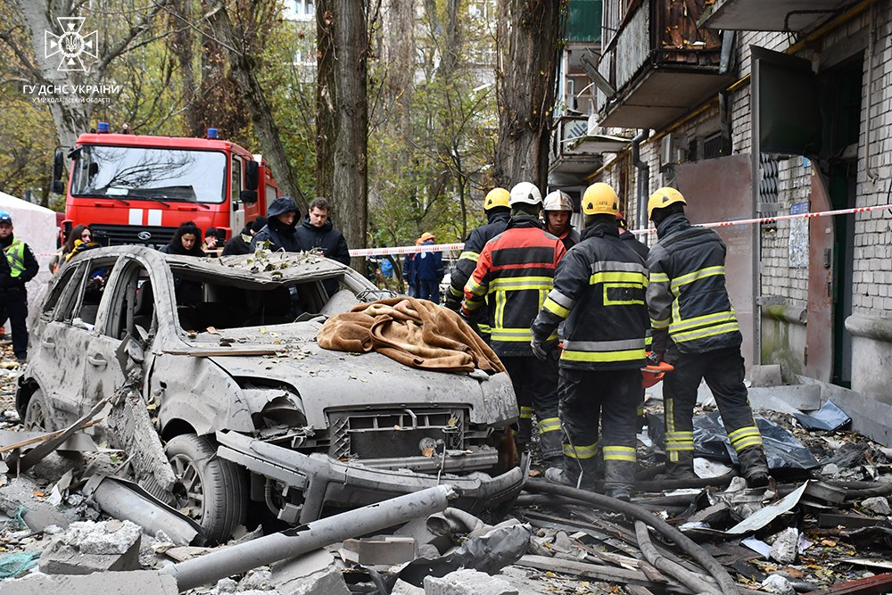 В Николаеве ракета попала в пятиэтажный жилой дом, погибли 7 человек – ГСЧС (фото, видео) - 9 - изображение