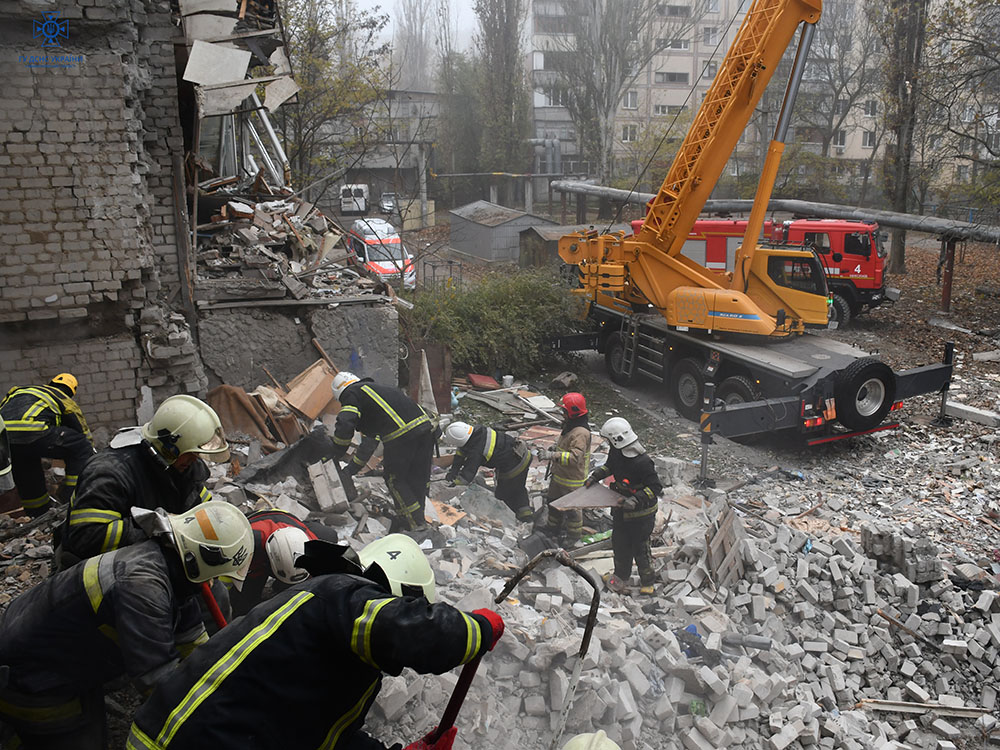 В Николаеве ракета попала в пятиэтажный жилой дом, погибли 7 человек – ГСЧС (фото, видео) - 4 - изображение