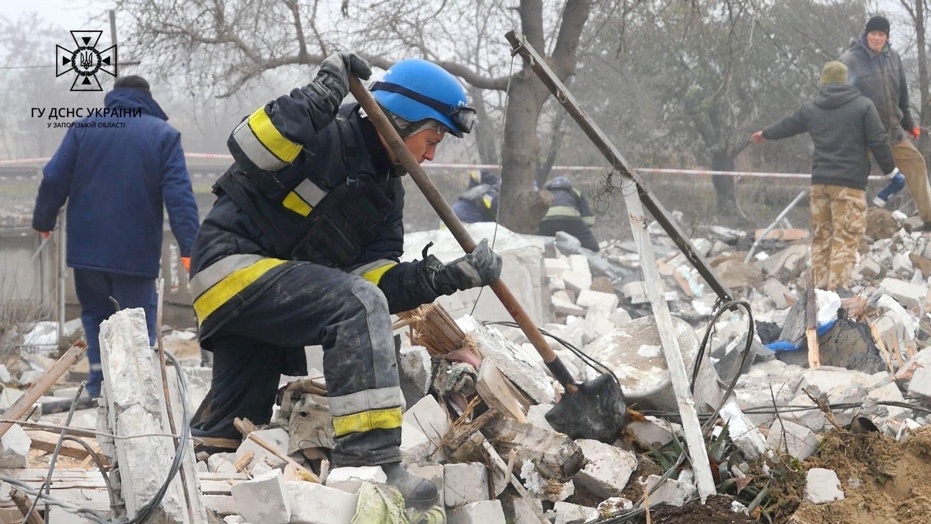 Ракетный удар: в Вольнянске Запорожской области под завалами дома погибли 9 человек – ГСЧС (фото) - 3 - изображение