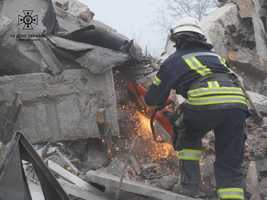 Ракетный удар: в Вольнянске Запорожской области под завалами дома погибли 9 человек – ГСЧС (фото) - 6 - изображение