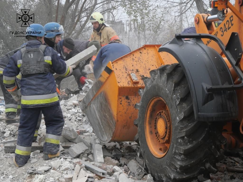Ракетный удар: в Вольнянске Запорожской области под завалами дома погибли 9 человек – ГСЧС (фото) - 7 - изображение