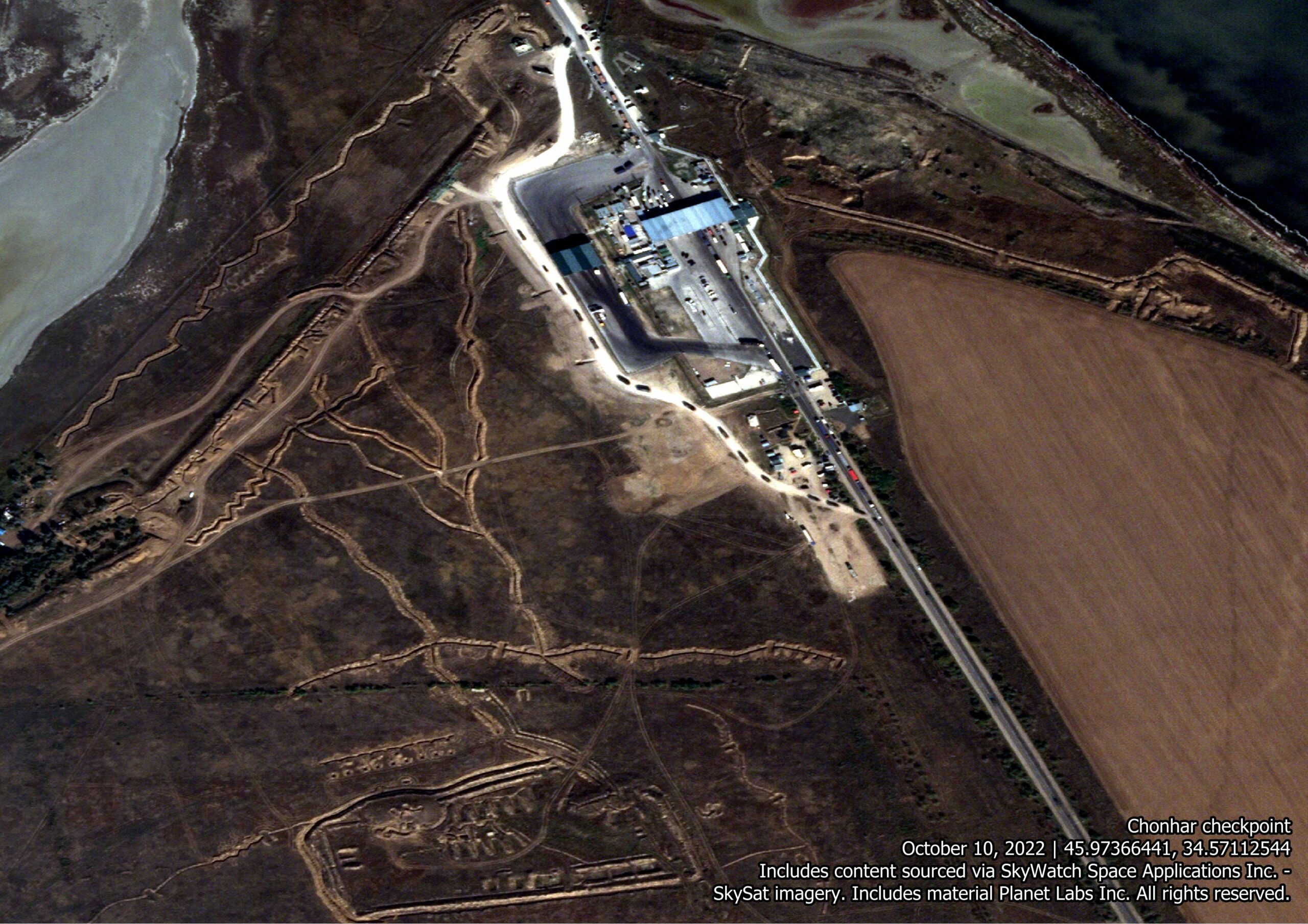 На севере Крыма начали появляться окопы: опубликованы фото со спутника - 2 - изображение