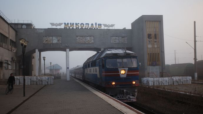 До Миколаєва прибув перший з початку війни пасажирський потяг (фото, відео) - 1 - изображение