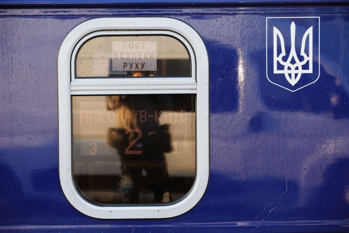 В Николаев прибыл первый с начала войны пассажирский поезд (фото, видео) - 7 - изображение