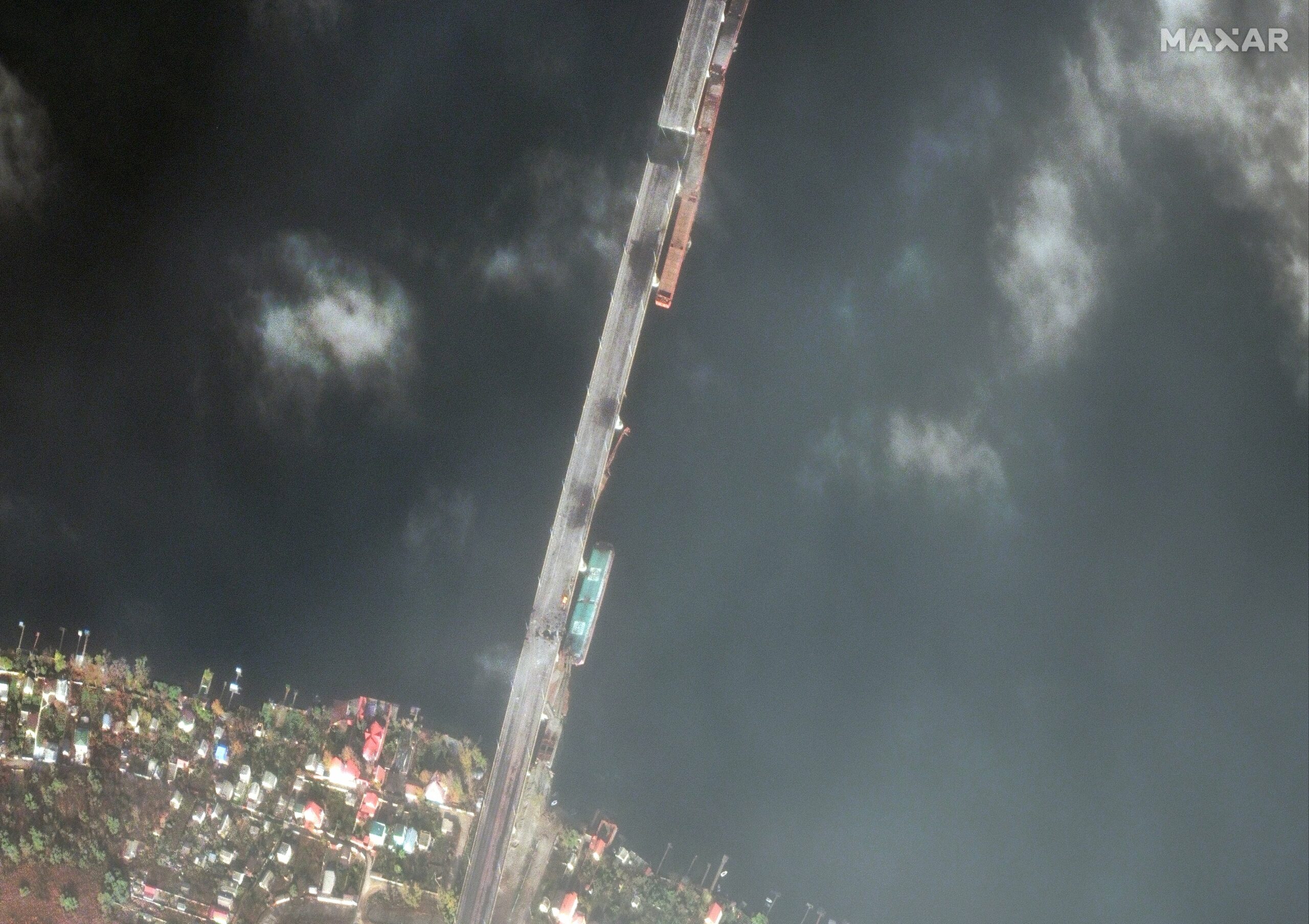NYT показала спутниковые фото разрушений Антоновского и Дарьевского мостов на Херсонщине - 3 - изображение