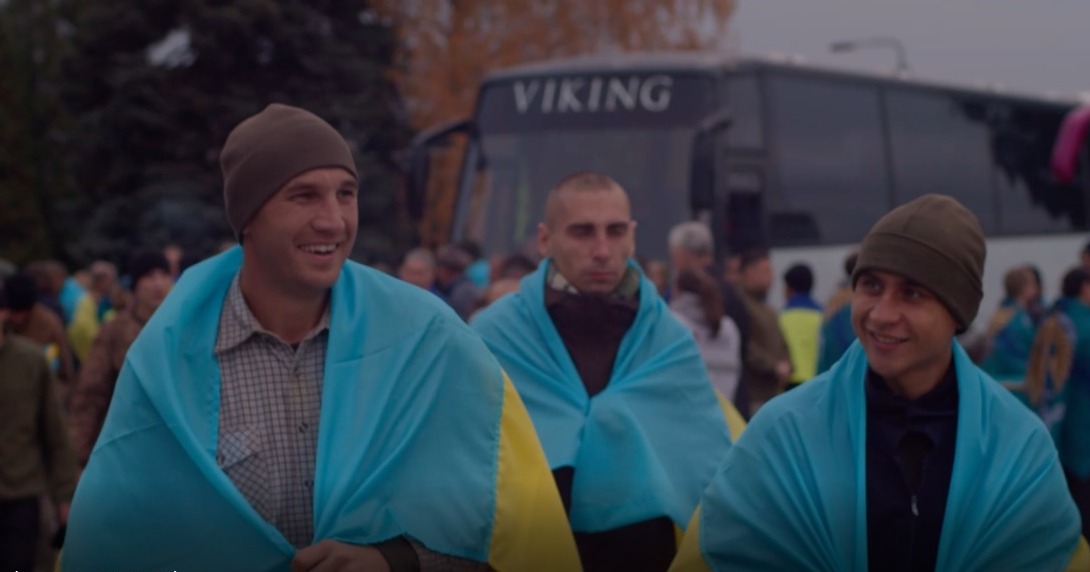 Украина вернула из российского плена 19 пограничников (видео) - 1 - изображение