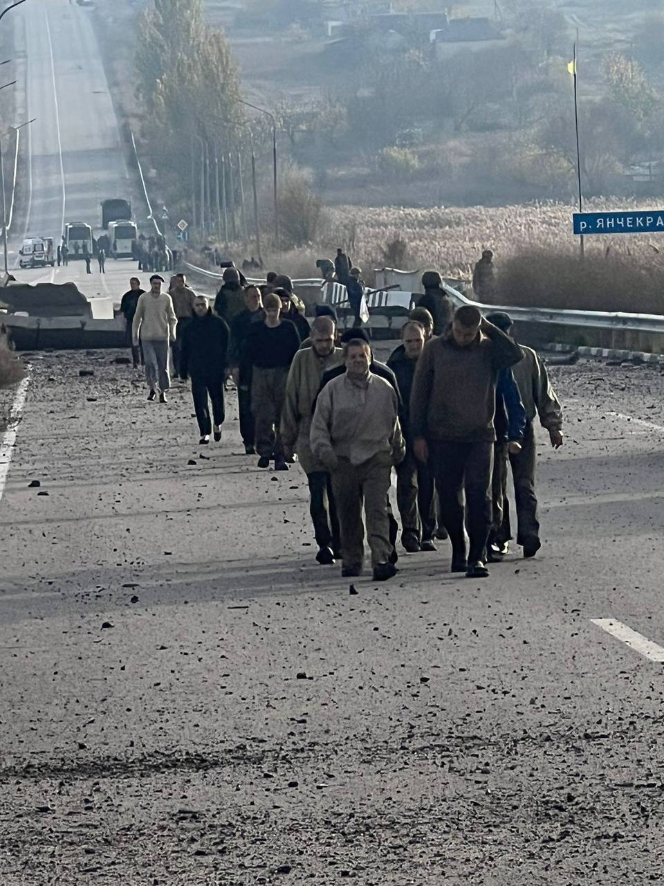 Обмен пленными: Украина вернула 107 военных, в том числе 74 – с «Азовстали» (видео) - 1 - изображение