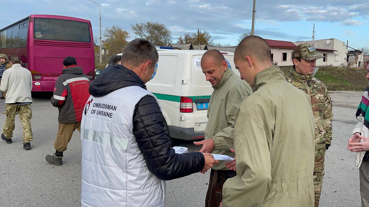 Обмен пленными: Украина вернула 107 военных, в том числе 74 – с «Азовстали» (видео) - 6 - изображение