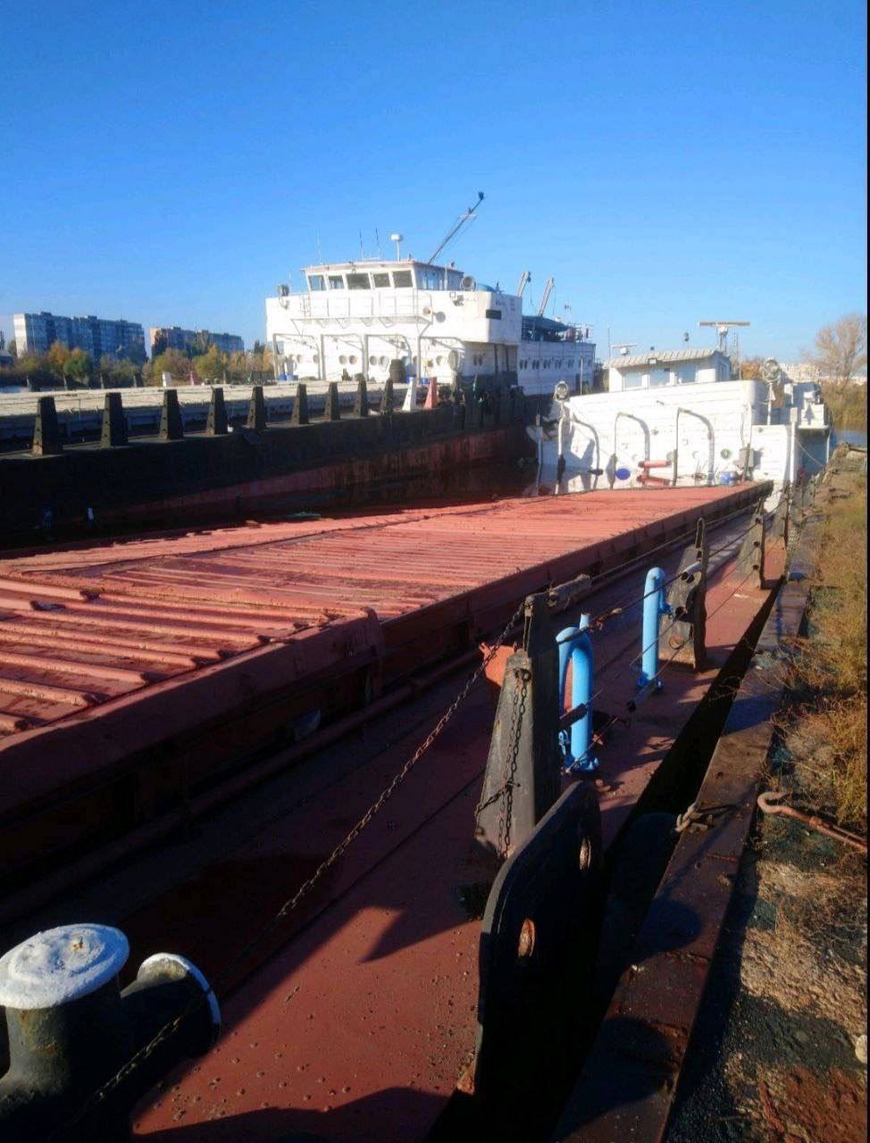 На Херсонщине в Днепр попало до 10 тонн горючего из-за подрывов судов – ОВА  (фото) - 2 - изображение