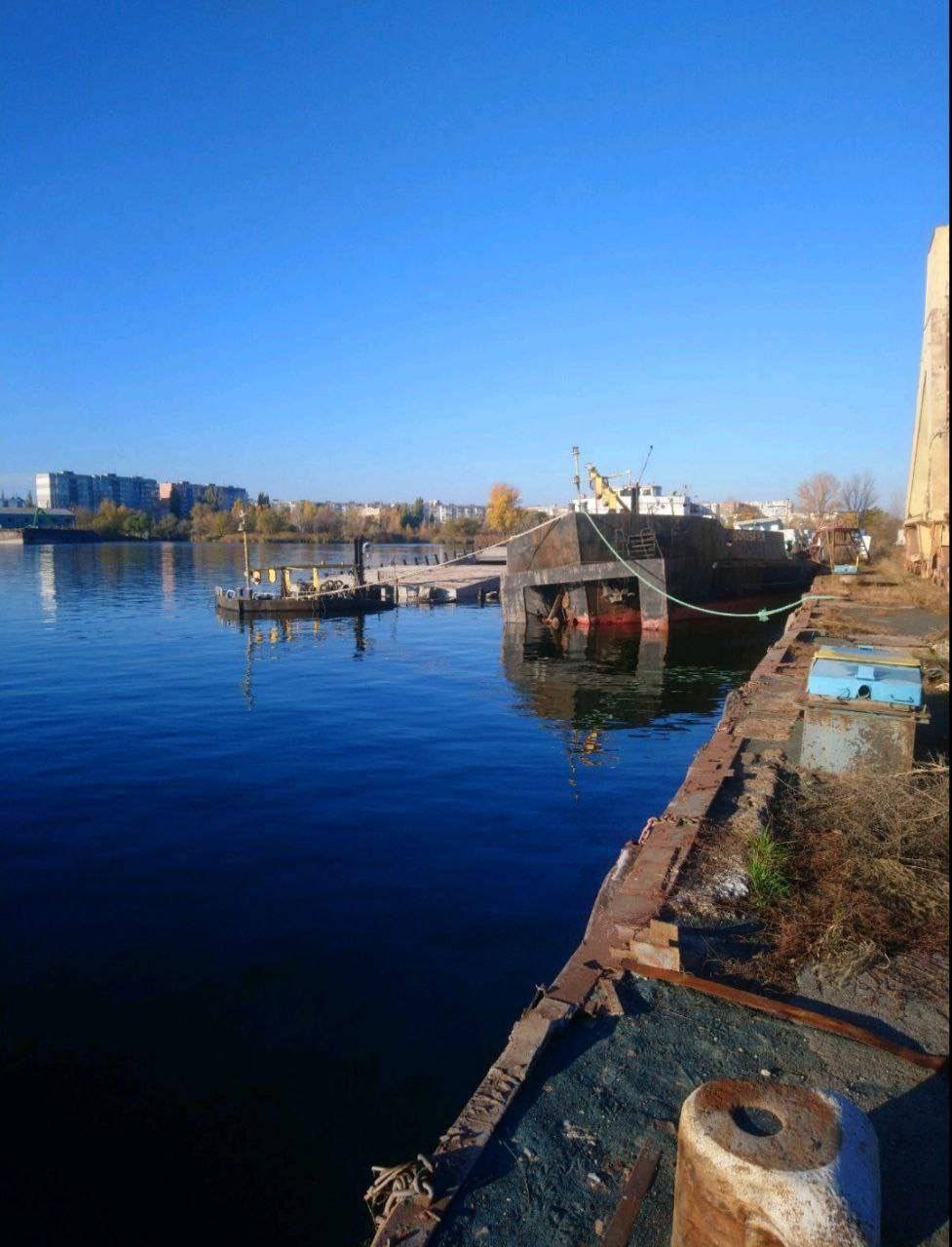 На Херсонщине в Днепр попало до 10 тонн горючего из-за подрывов судов – ОВА  (фото) - 4 - изображение