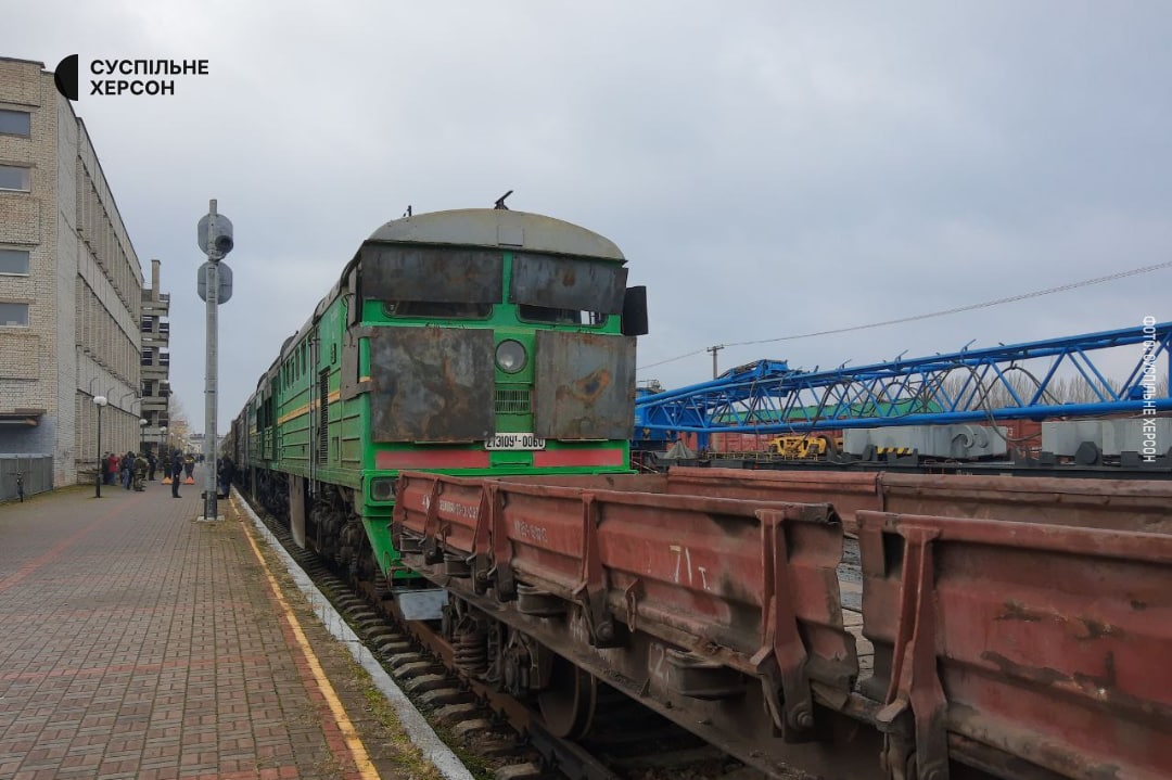 В Херсон прибыл первый с начала войны пассажирский поезд (фото, видео) - 3 - изображение