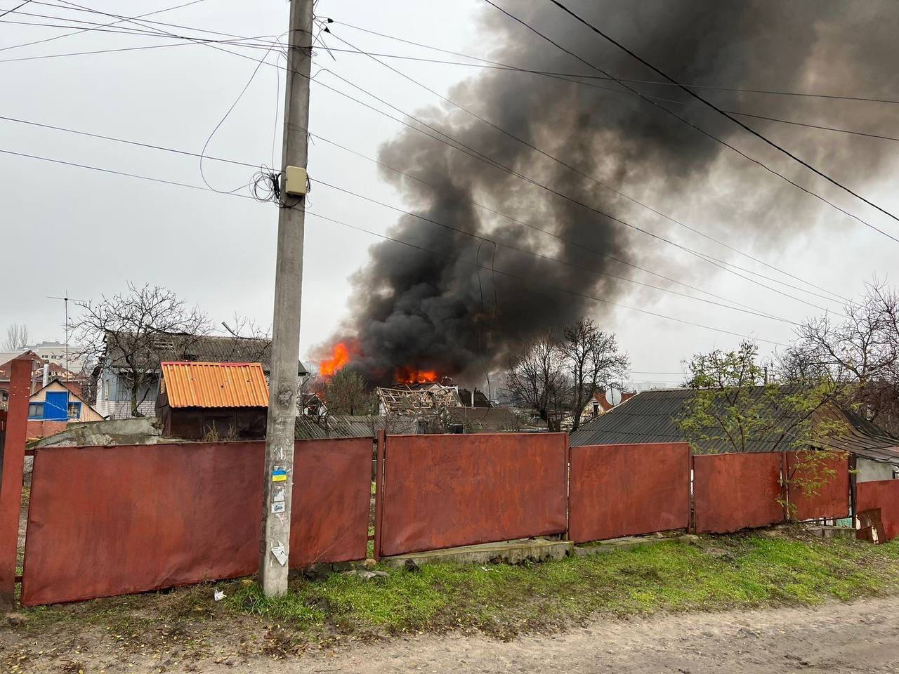 Взрывы в Днепре: частично разрушены 7 домов, из-под завалов достали женщину – ОВА (фото, видео) - 2 - изображение