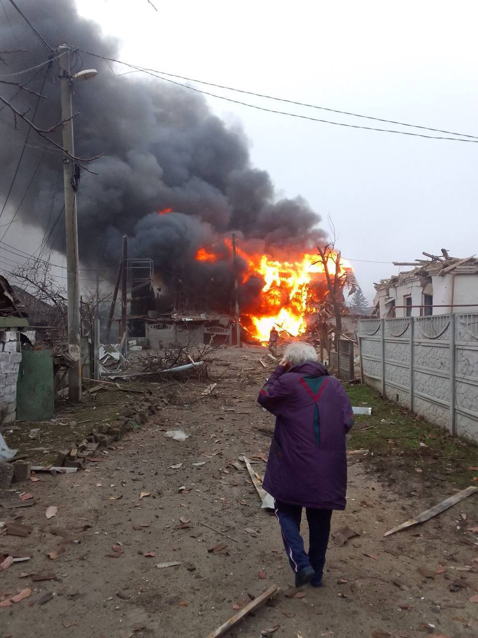 Взрывы в Днепре: частично разрушены 7 домов, из-под завалов достали женщину – ОВА (фото, видео) - 3 - изображение
