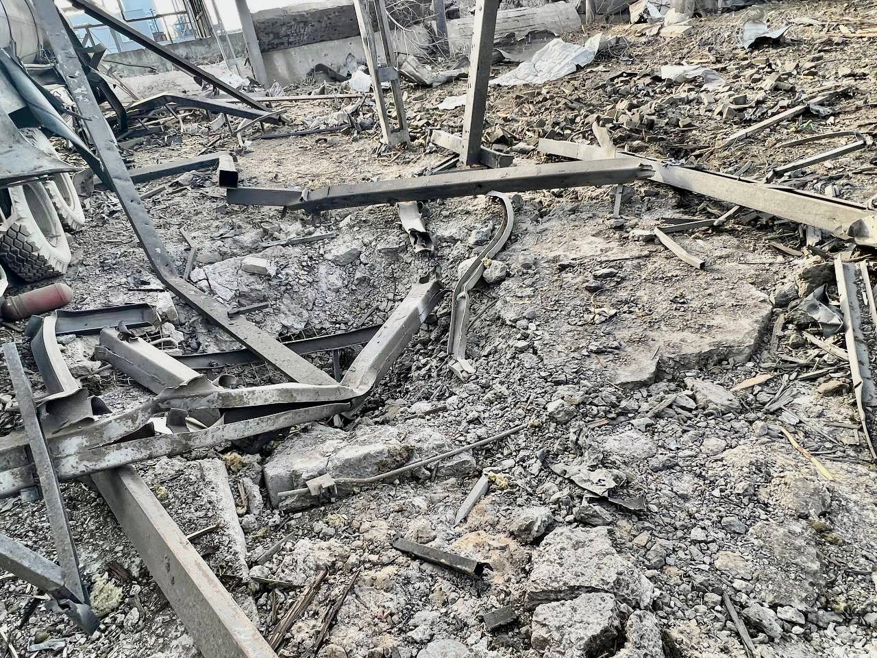В Днепре обстреляли ракетами предприятие, уничтожены производственные помещения – ОВА (фото) - 3 - изображение