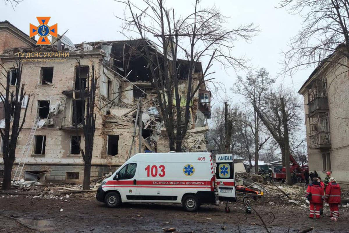В Кривом Роге ракеты попали в энергообъект и жилой дом: 2 погибших, 8 раненых – Вилкул (фото) - 4 - изображение