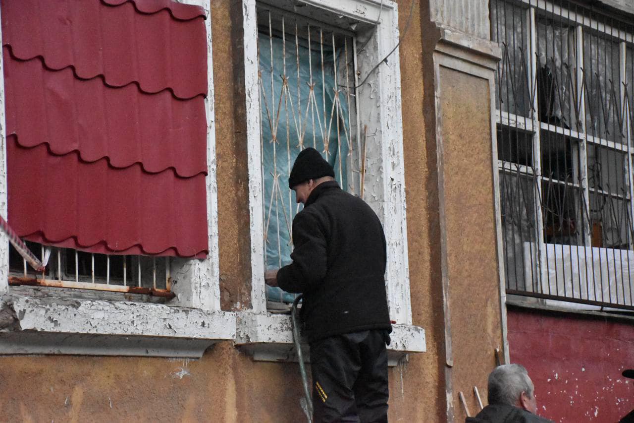 В Краматорске обстреляли территорию предприятия и школу, повреждены больше десяти домов – мэр (фото) - 4 - изображение
