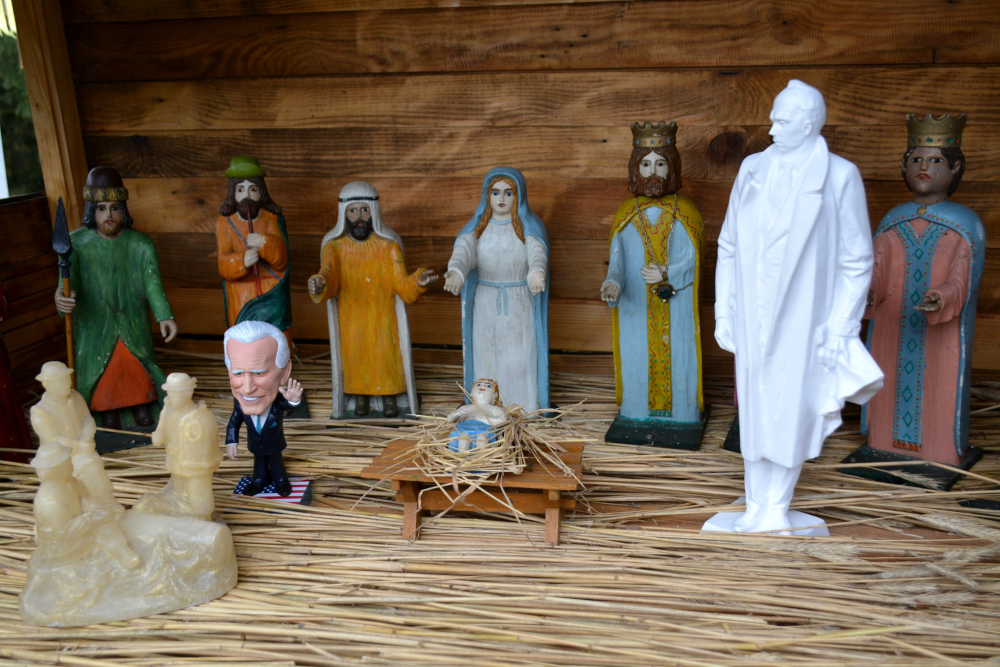 На Львовщине в рождественский вертеп добавили фигурки Бандеры и Байдена (фото) - 1 - изображение