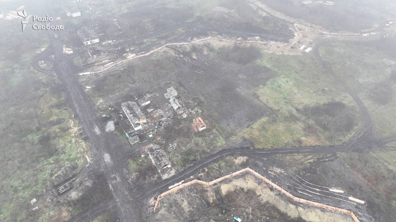 ЗМІ показали фортифікаційні споруди військових РФ під Бахмутом (фото) - 5 - изображение